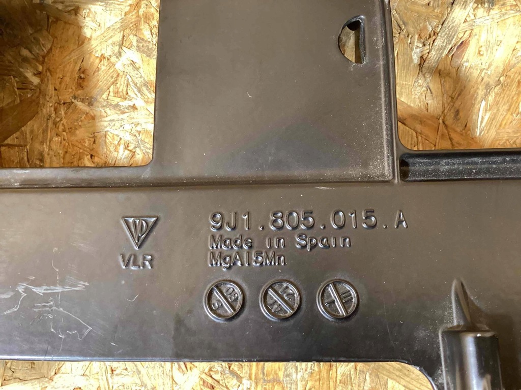 фото №6, Porsche taycan 9j1 pas передний усилитель верхний перед