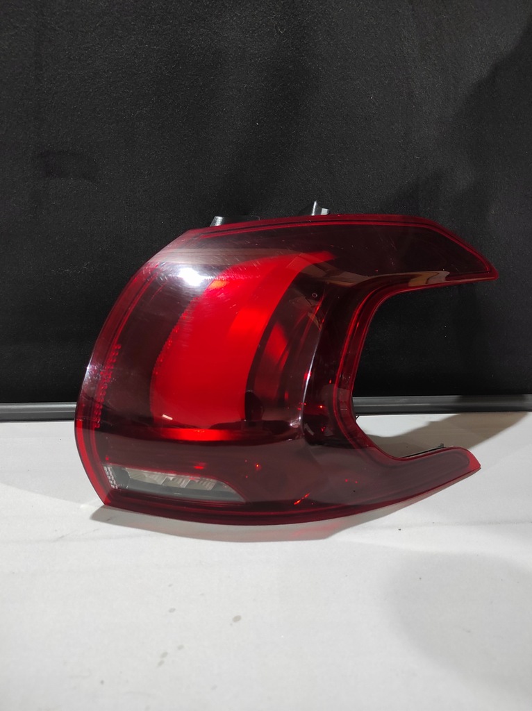 фото №1, Peugeot 2008 i лампа правий задня 9814745980