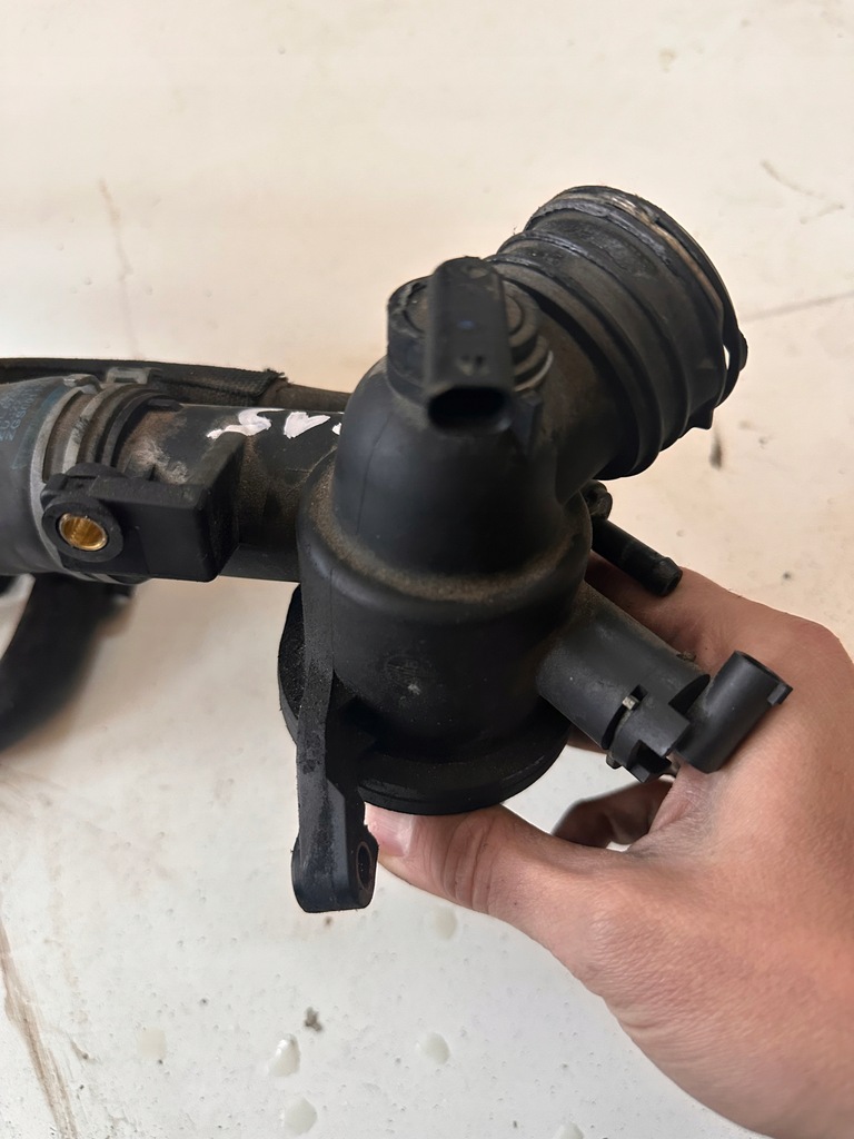 фото №10, Mercedes e klasa w212 термостат корпус термостата патрубок wąż cdi