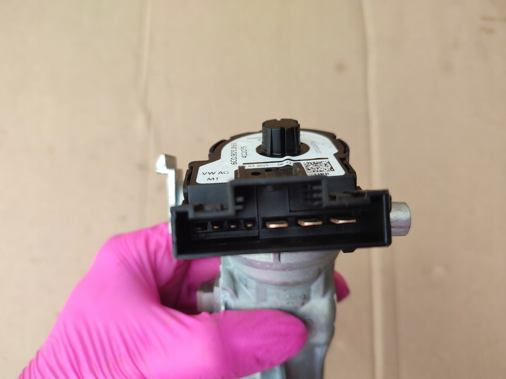 фото №4, Замок зажигания + 2x ключ skoda rapid lift 15r оригинал 67tys пробег