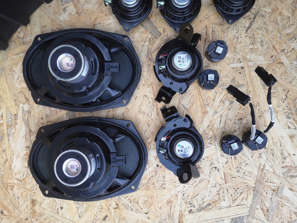 фото №10, Jeep grand cherokee wk2 динамики harman kardon