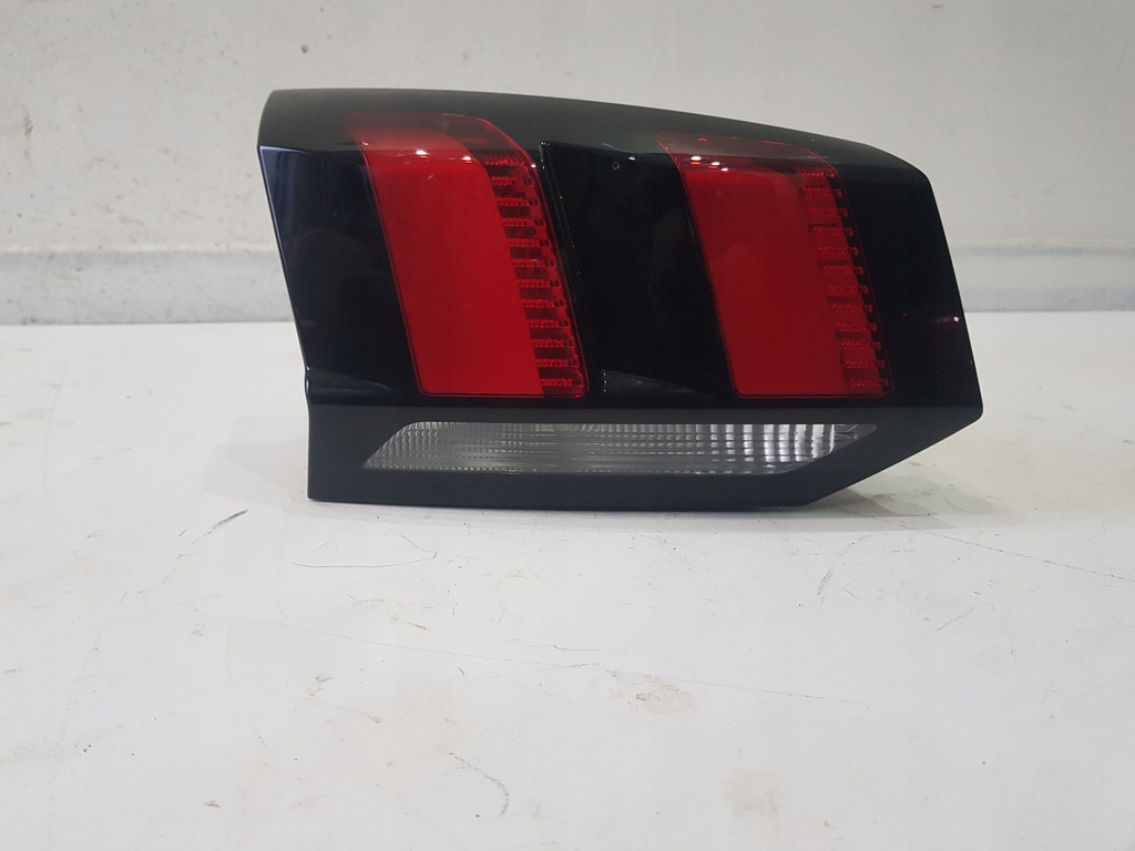 фото №1, Лампа задняя задняя peugeot 5008 9811027880