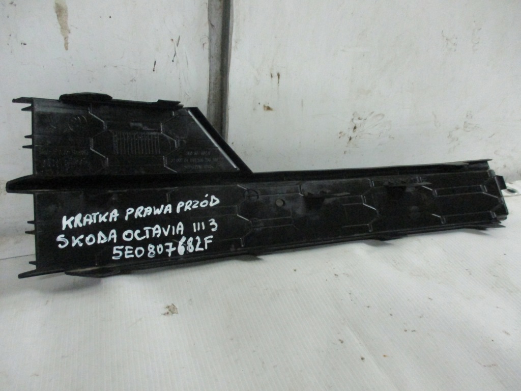 фото №7, Решітка бампера правий перед skoda octavia iii 5e0 5e0807682f