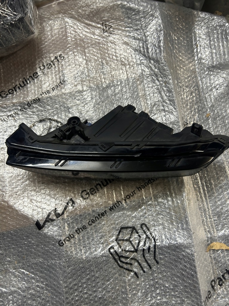 фото №1, Противотуманная фара drl skoda superb lift 3v0941700b