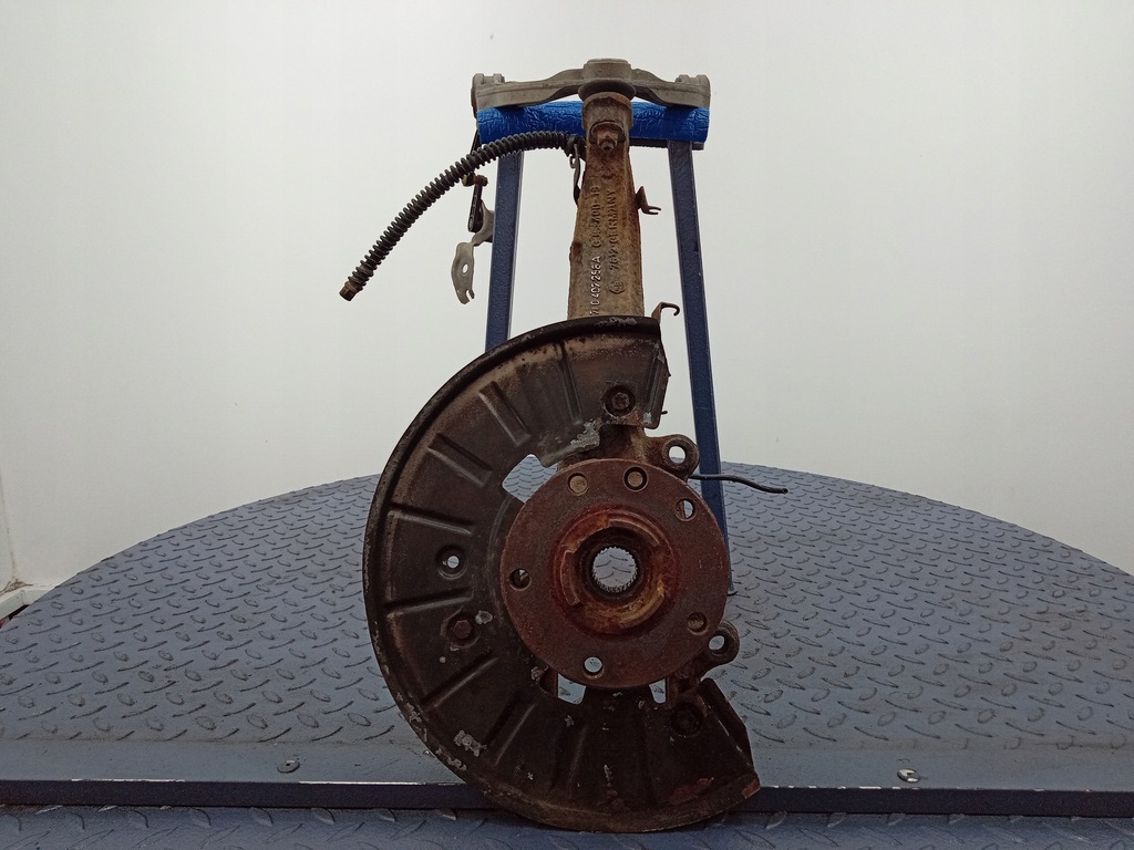 фото №1, Audi q7 4l 4.2 tdi поворотный кулак правая перед