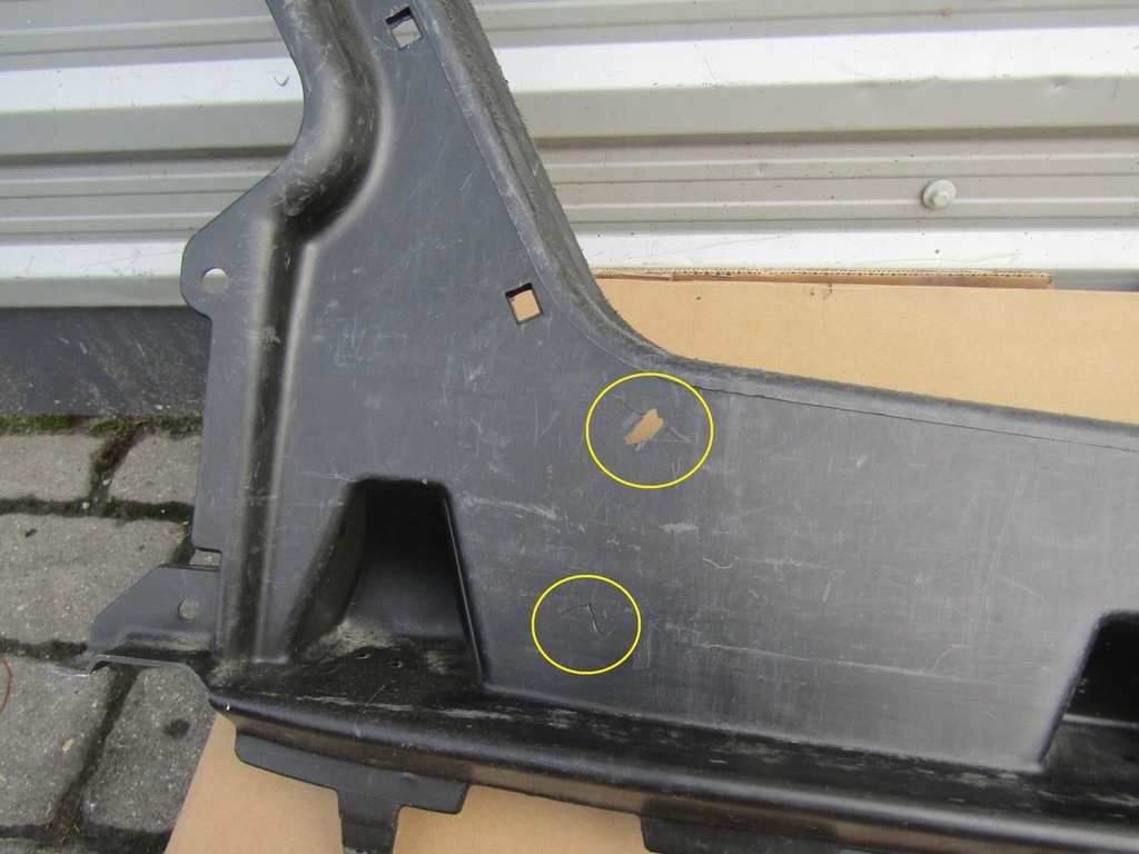 фото №12, 5 mercedes w202 sedan пластик защита поперечина заднего замка багажника