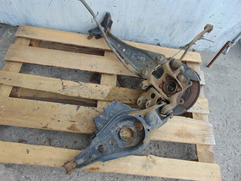 фото №1, Поворотный кулак ступица правая задняя toyota rav4 iv 2.2d