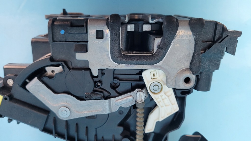 фото №11, Mercedes eqe w295 350+ 23r замок дверь левый задняя a0997306501