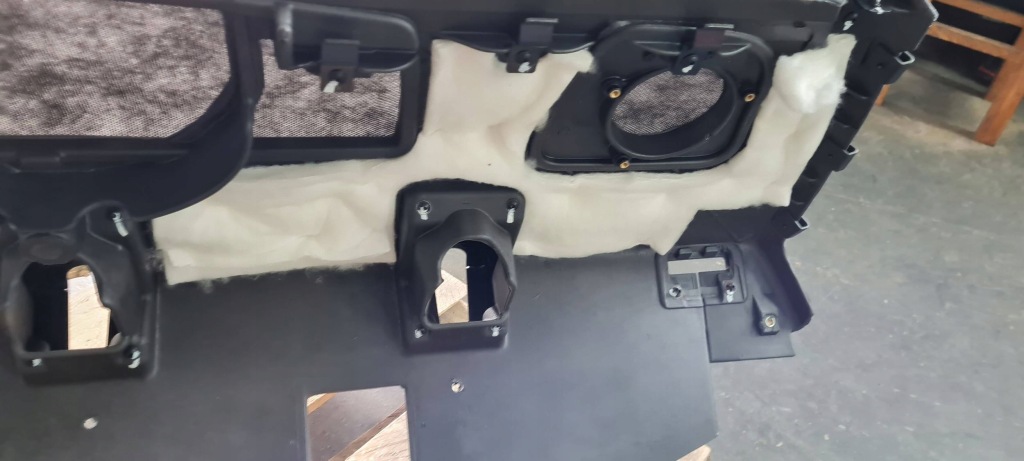 Maserati quattroporte vi полиця накладка багажника bowers & wilkins Оригінал