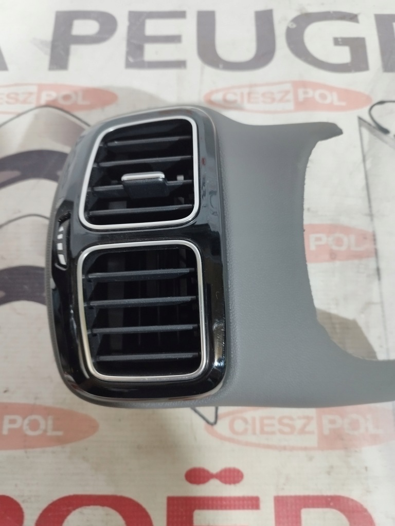 Купити Решітка обдув citroen c 5 aircross оригінал 9817118277
