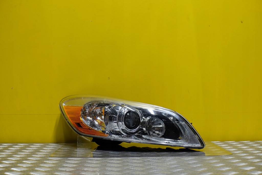 фото №1, Volvo c30 2010- фара лампа перед ксенон r usa