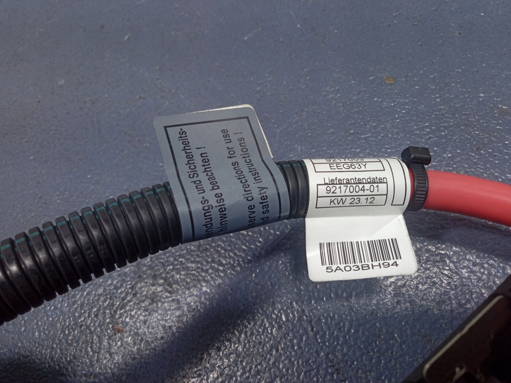 Bmw x6 e71 e72 клема плюсова розподільник 9217004 Зі Шроту