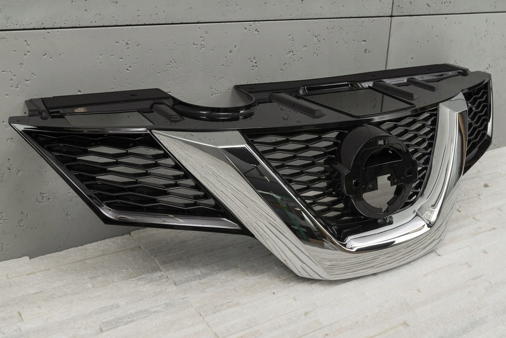 фото №13, Nissan rogue 2014-2017 решётка радиатора с отверстие na камера