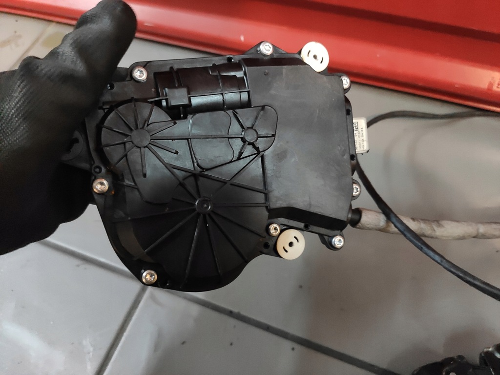 фото №12, Bmw 7 f01 f02 замок доводчик задний крышки багажника задняя 7191213