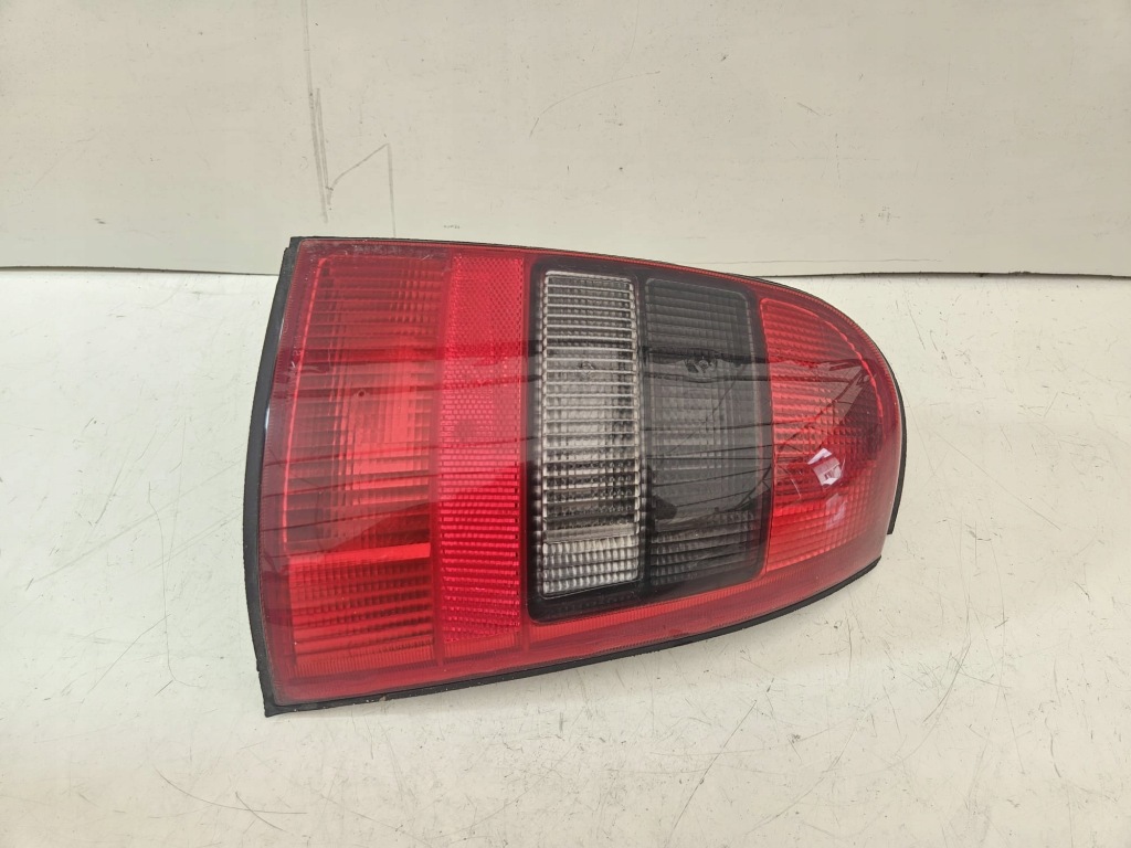 Купить Лампа правый задний  opel vectra b универсал 09153155