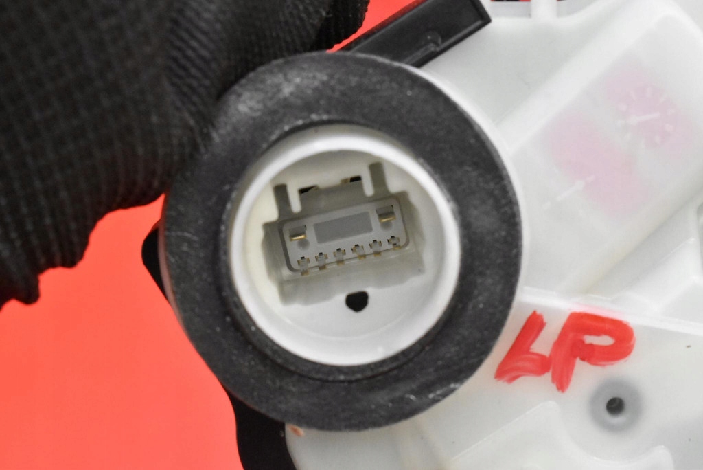 фото №8, Замок двері лівий перед передній eu toyota bz4x 22-