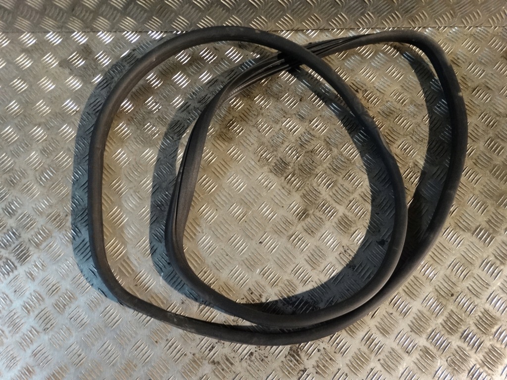 Купити Прокладка ущільнювачі двері задній mercedes gl gls w166