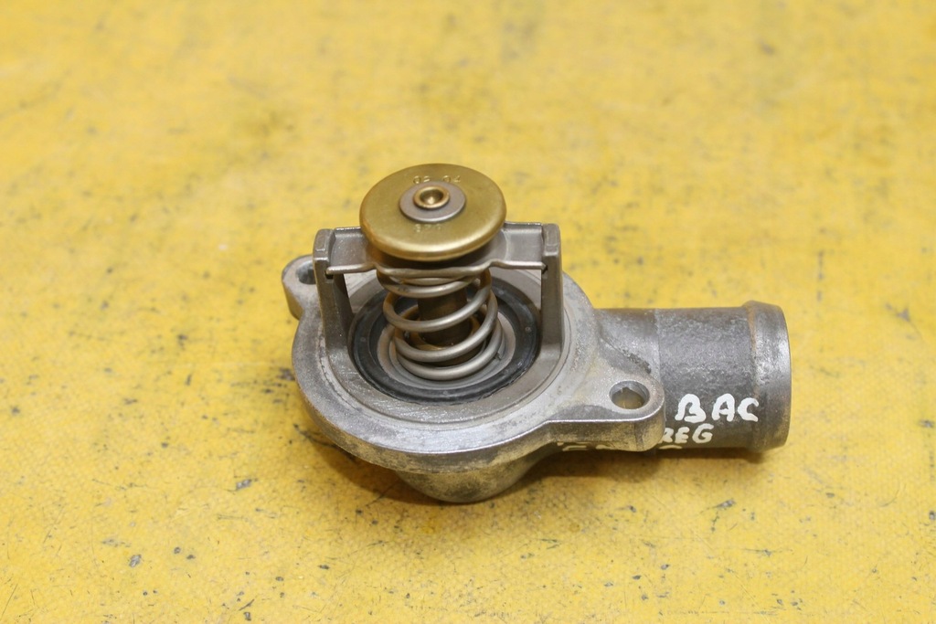 фото №4, Корпус термостата 070121114 touareg 2.5tdi