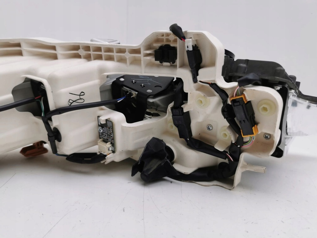 Nissan qashqai j12 2021 часть фара 9975900033 в Украине