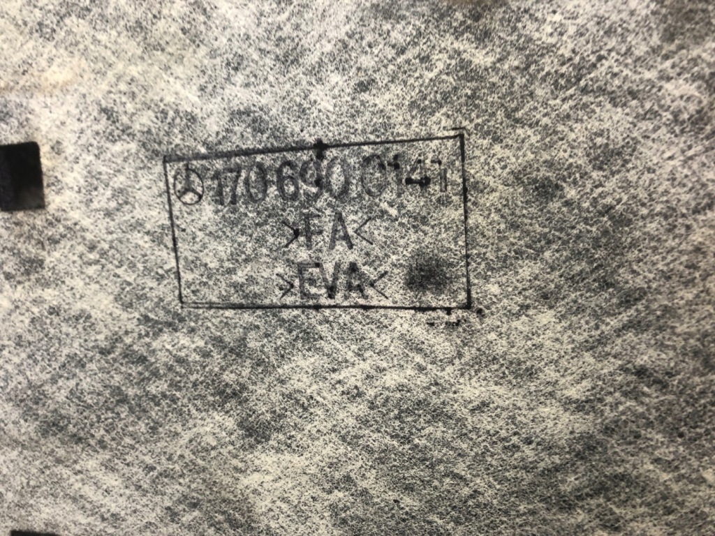 фото №4, Оббивка стіни задній mercedes r170 2.0 99r 744