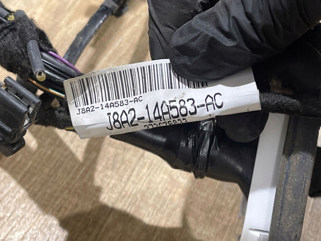 фото №1, Жгут электрическая крышки багажника j8a214b562bc l.r. velar l560