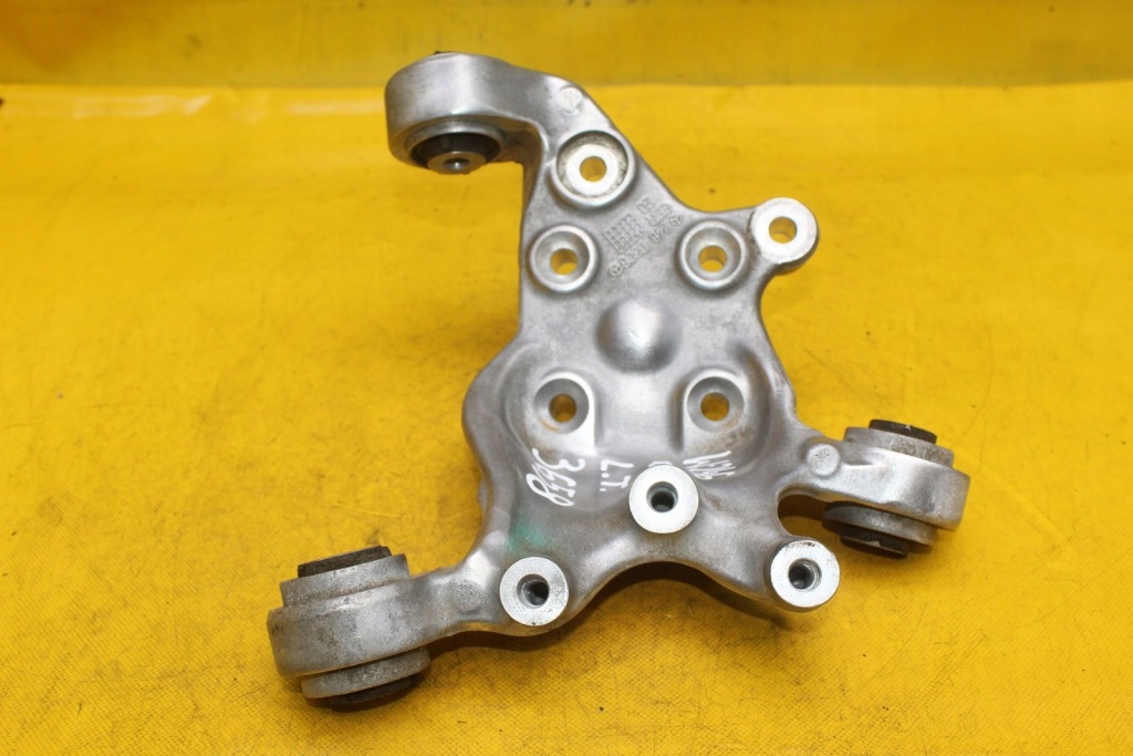 Поворотный кулак левый задний  задняя mercedes w246 b-klasa 2460306 в Украине