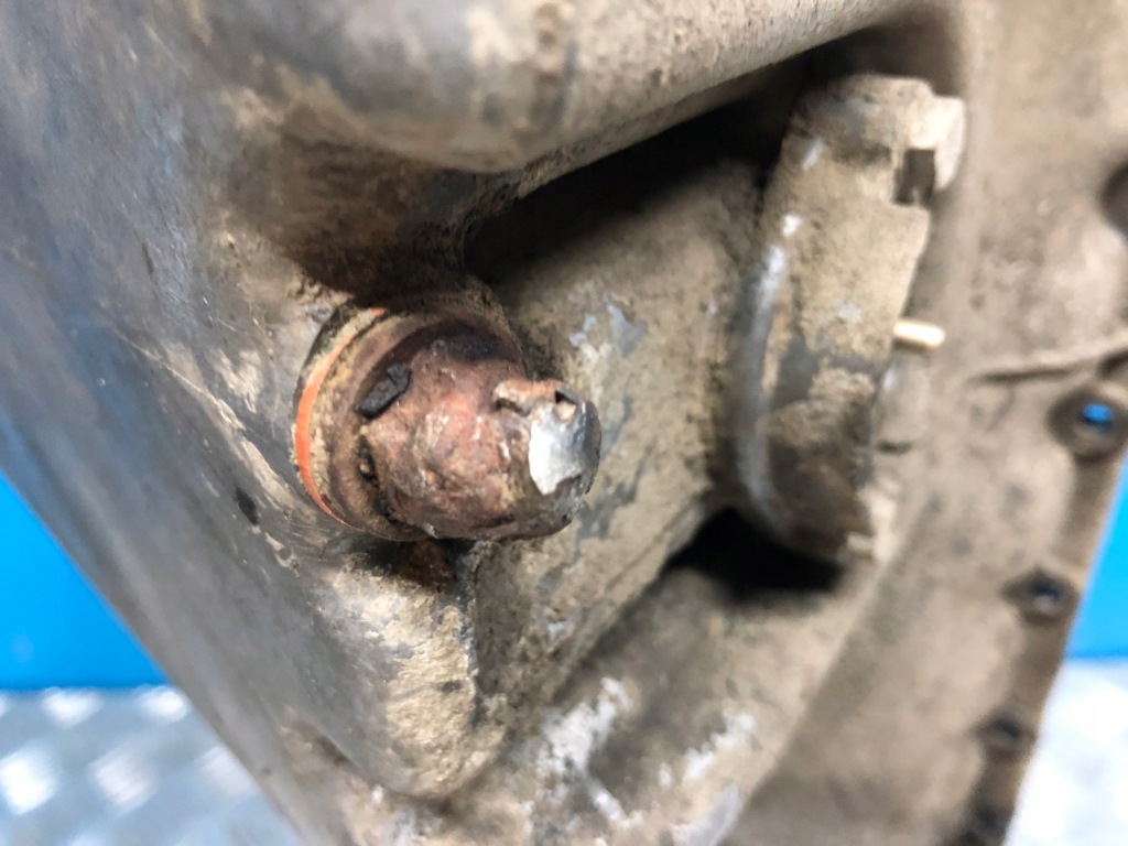 Mercedes w124 2,3 бензин m102 поддон поддон масляная r1020142302 с Разборки