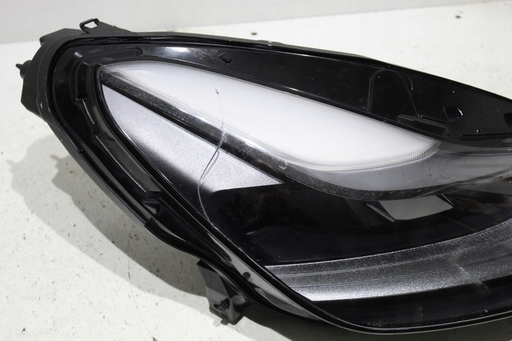 Tesla model 3 рестайлінг  full led праві фара перед правий Доставка