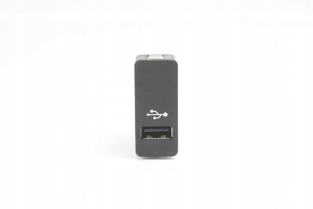 фото №1, Mini clubman f54 lci lift 2018-2024 разъём usb прикуривателя панель защита