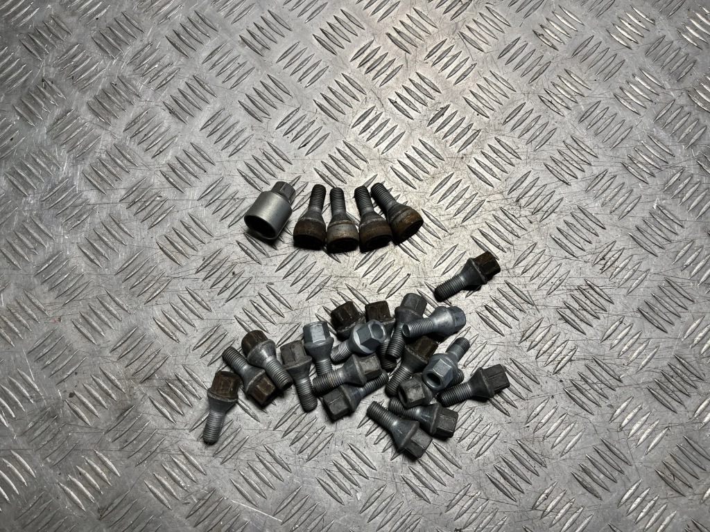 Купити Болти секретки kół renault captur 2 19-