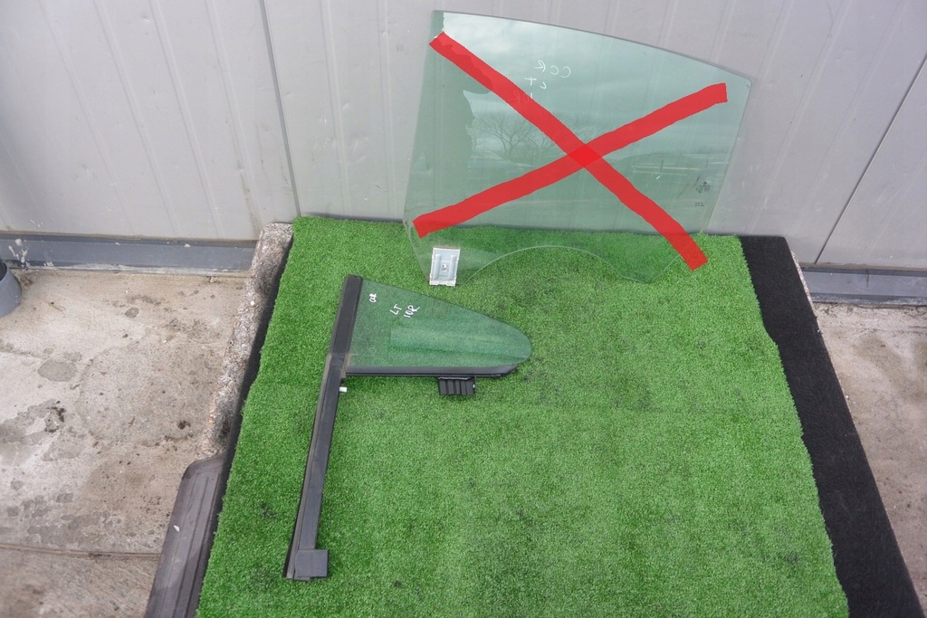 фото №1, Скло двері ліва задня трикутник vw passat cc 10 rok