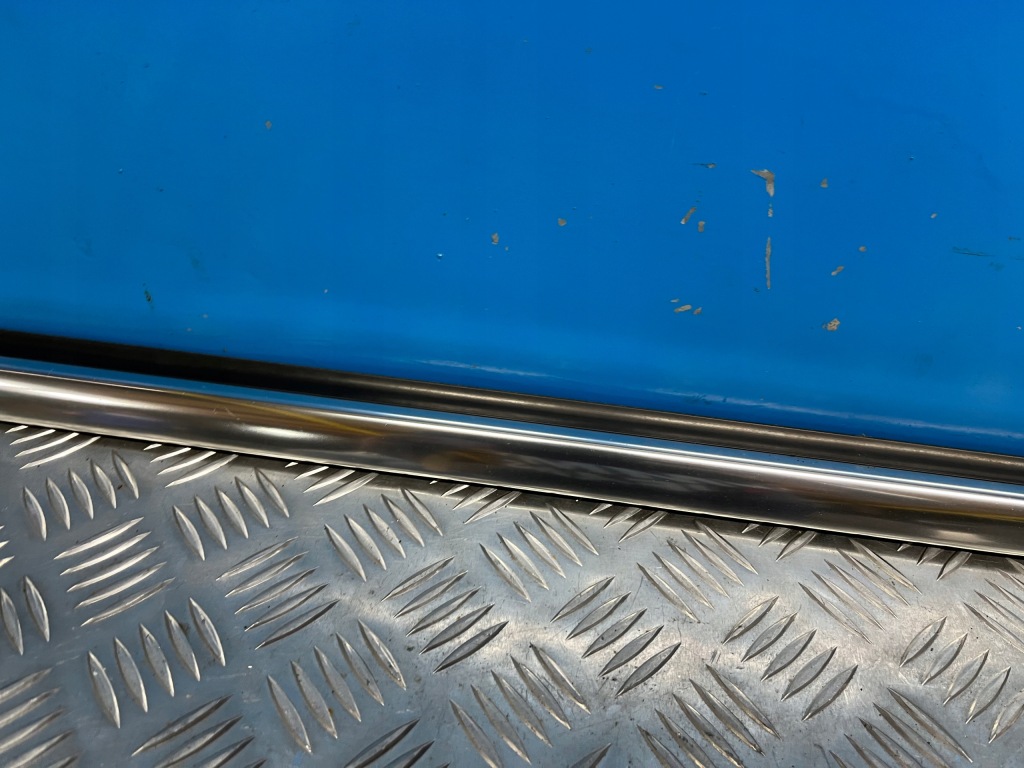 фото №3, Mercedes w251 молдинг уплотнитель дверь левый перед