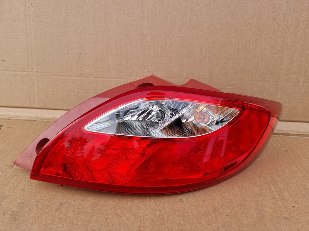 фото №1, Mazda 2 ii лампа права задня