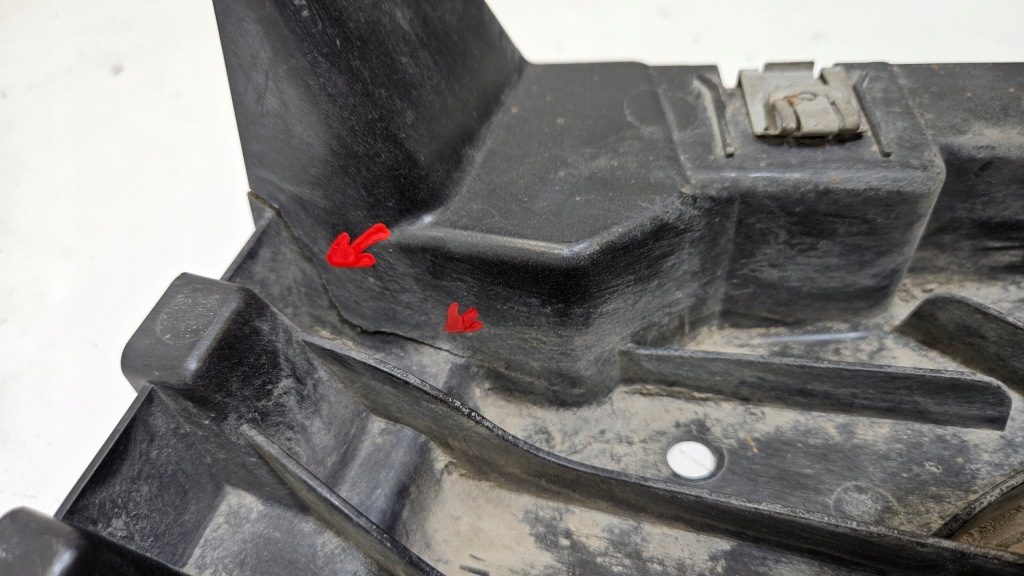 Трикутник підкрилок mercedes ml w164 amg a1648858022 Недорого