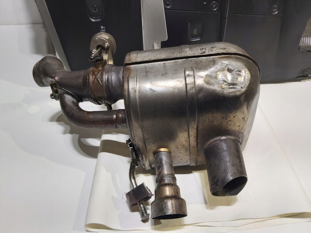 Uszk. бампер выхлоп задний  ferrari f12 berlinetta Доставка