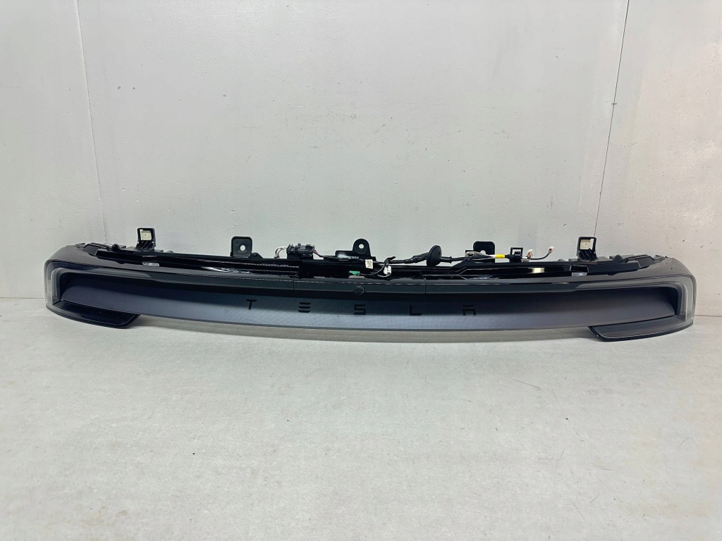 Купити Лампа задній накладка led w кришка багажника tesla model y 2004604-00-b камера