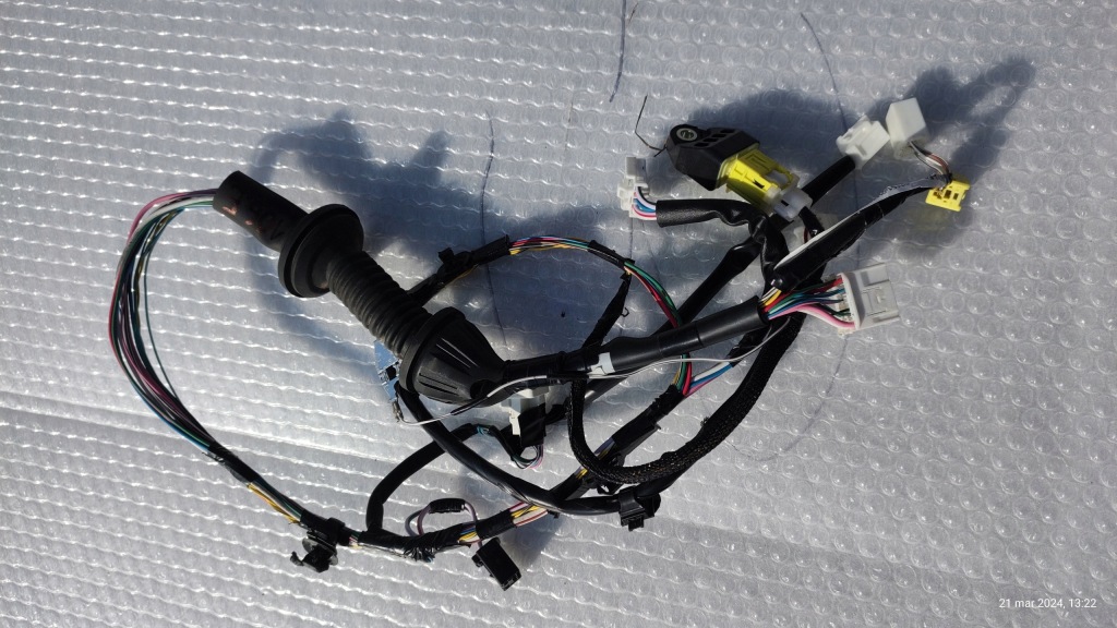 Джгут двері правих передніх toyota yaris 17+ 82151-0u710 в Україні