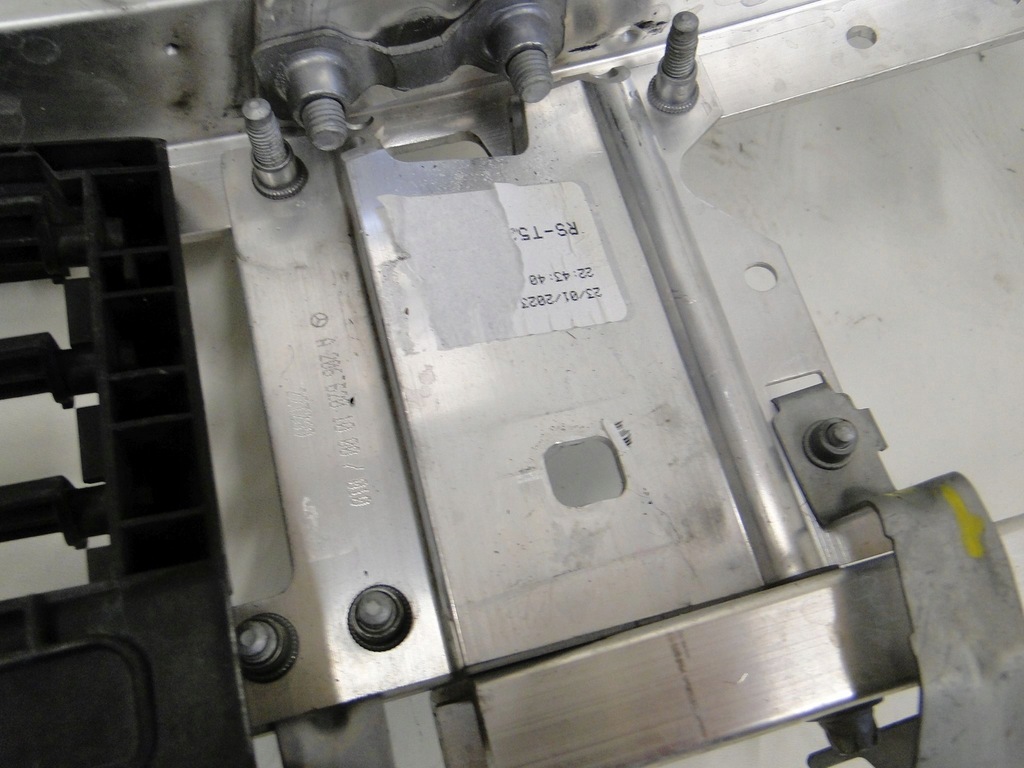 фото №8, Mercedes c klasa w206 s206 206 кронштейн балка правый опора pas передний