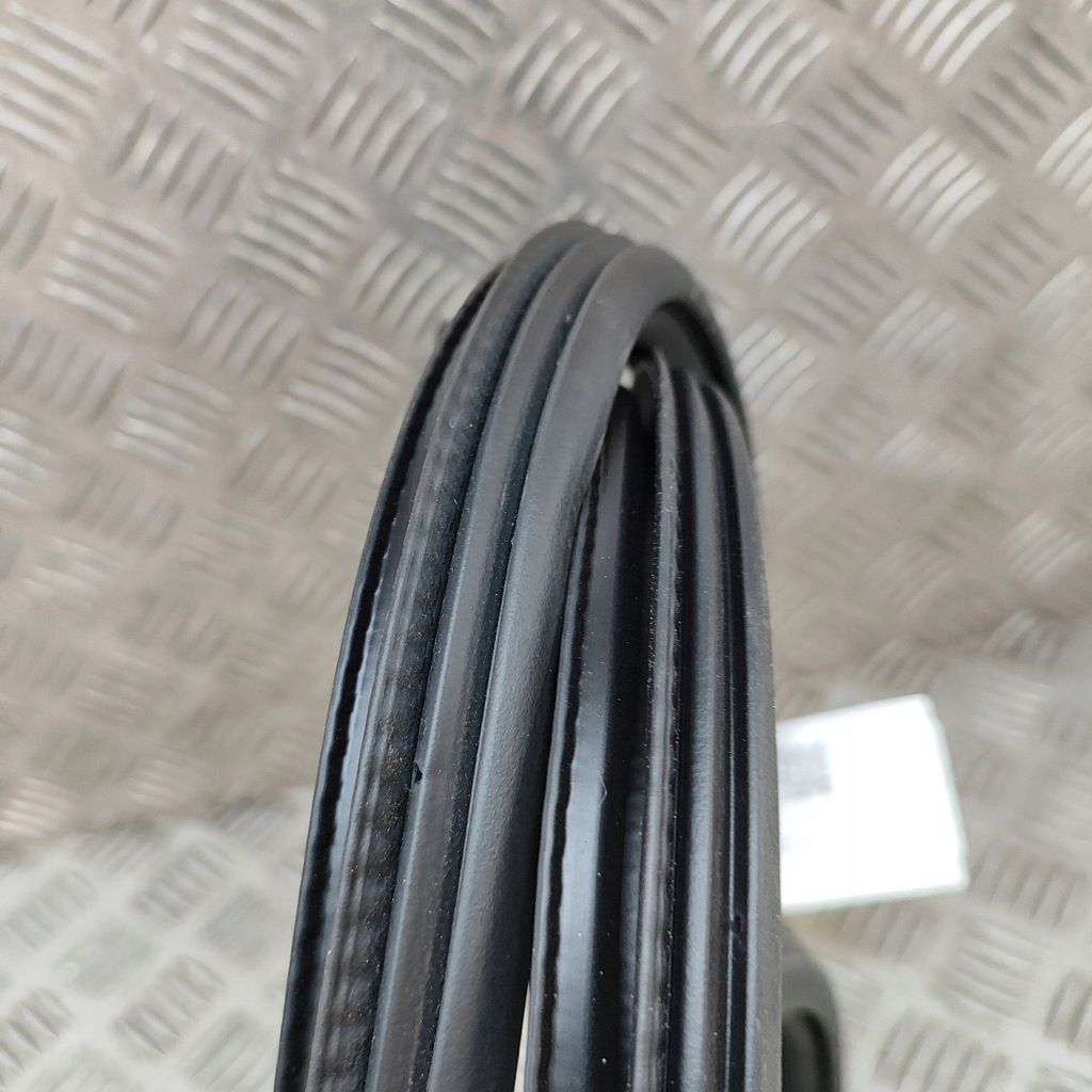 фото №7, Audi a4 s4 b9 8w 2023 ліва сторона гумовий прокладка двері задніх