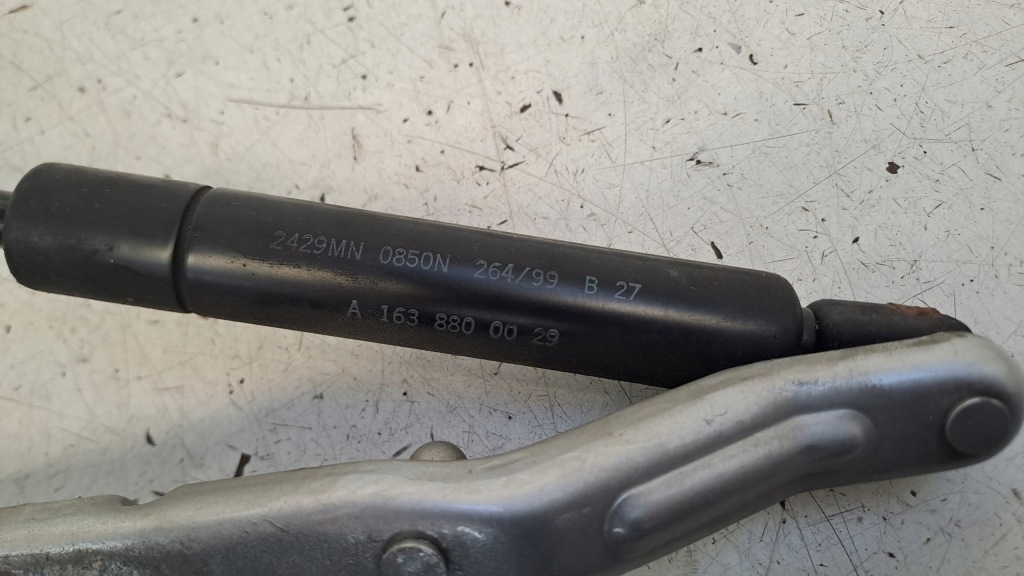 Амортизаторы петли капот 1638800029 пара mercedes ml w163 Киев