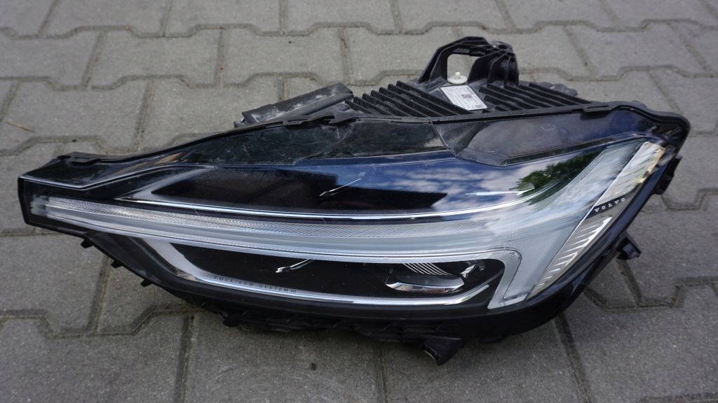 фото №1, Volvo xc60 ii - комплектная лампа перед левая full led