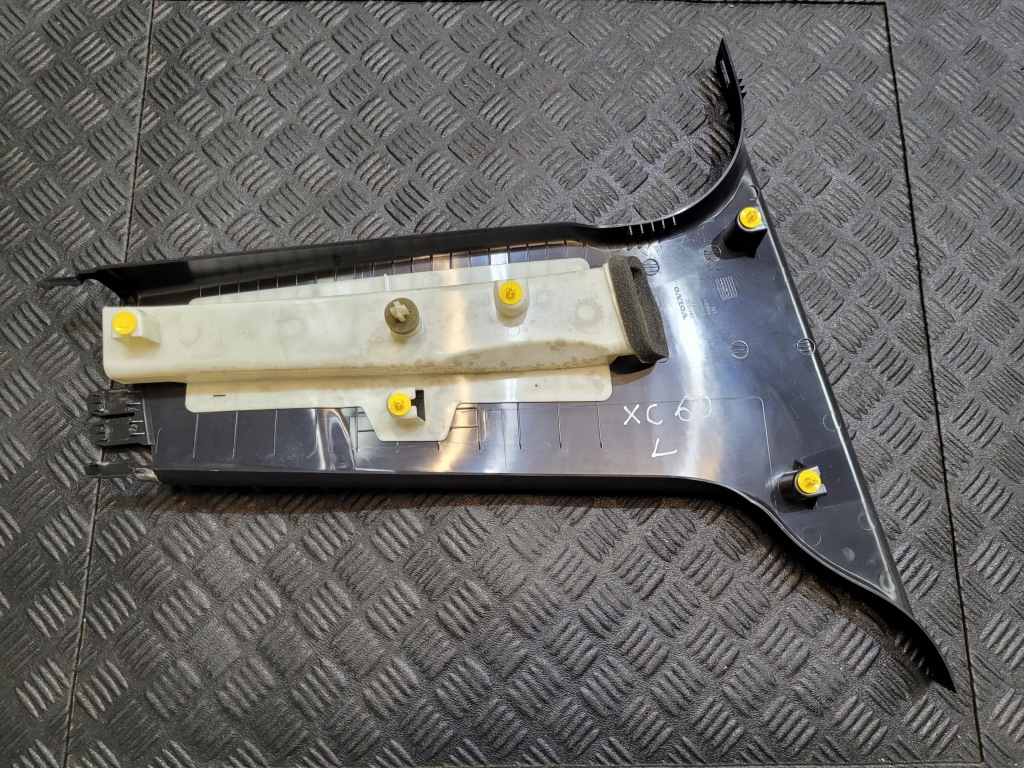 Захист накладка стійка ліва 6841930 volvo xc60 i Недорого