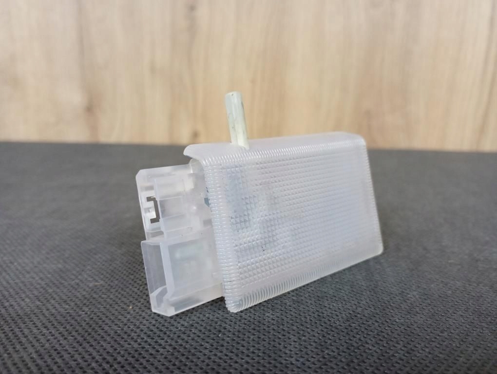 фото №1, Mercedes slk r170 lift лампа освещение бардачка консоли a2108200001