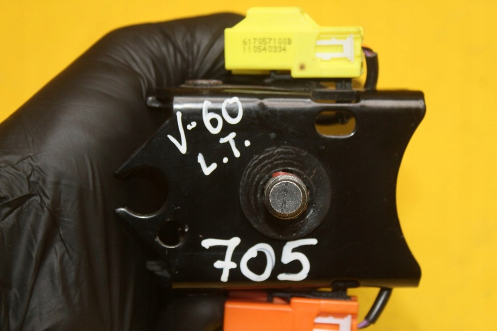 фото №11, Клипса ремней левый задняя volvo v60 s60 ii 31250658