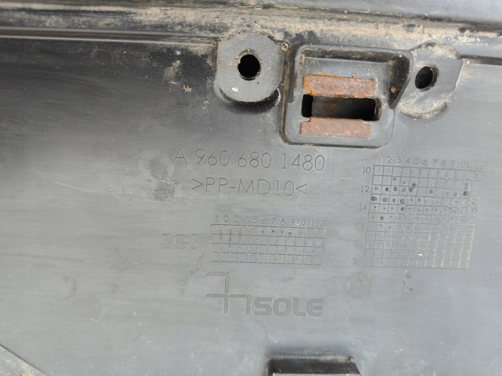 Mercedes actros mp4 жабо молдинг скло a9606806381 Доставка