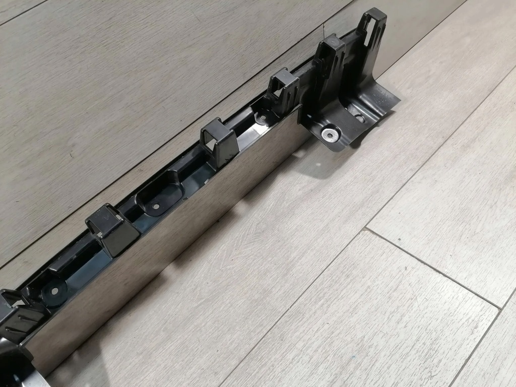 фото №6, 7724. e-pace напрямна бампер задня j9c3-17e855-a