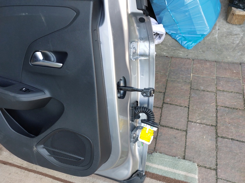 фото №7, Двері ліва перед задня opel corsa f lift 23r kca