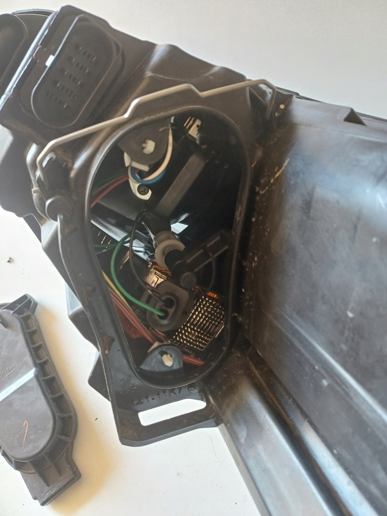 фото №9, Лампа правий перед vw golf sportsvan h7 europa