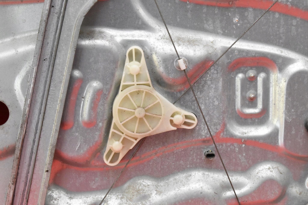 фото №8, Подъемник стекло левый перед eu 82470-2r000 hyundai i30 1 i fd kombi 07-10