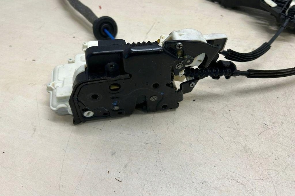 фото №6, Замок задних правых дверь audi a8 d2 4d2, 4d8 4h0839016d 3.0l дизель